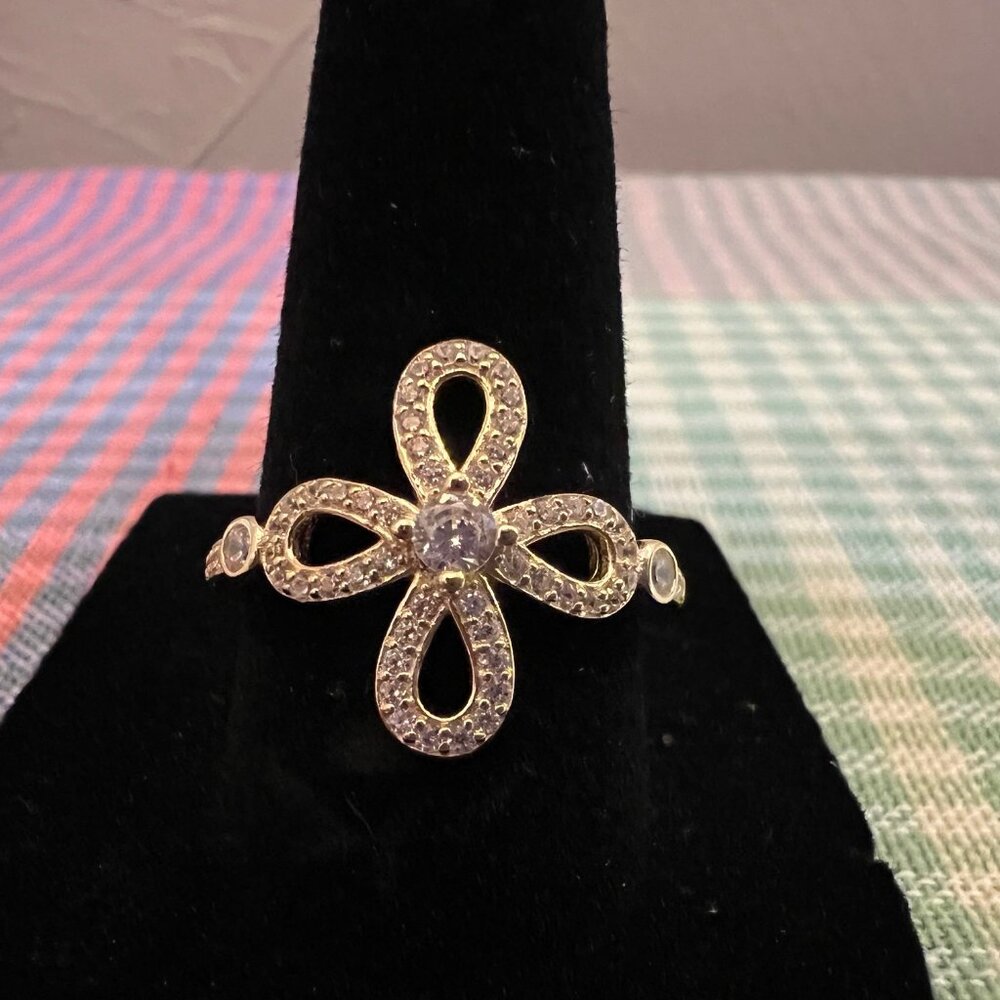 NEW Elegant Gold Tone Floral Halo Ring with Pave Stones - Flower Design Size 8